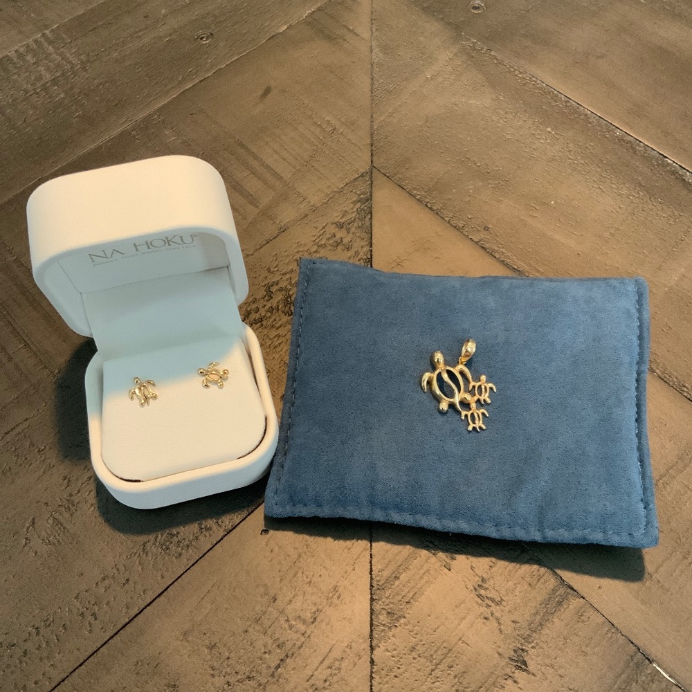 Na Hoku 14K Gold Sea Turtle Pendant and Stud Earrings Bundle